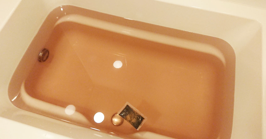 スローブリスのフルムーン１入浴剤の湯色