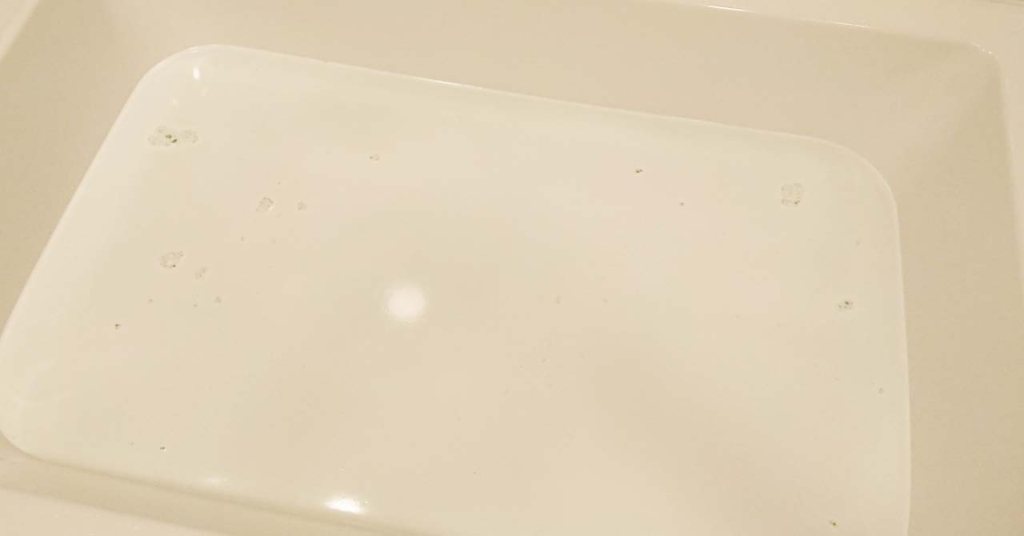 ロウリュハニー フィンランドバスソーク 白樺＆クローバー入浴剤の湯、泡の状態