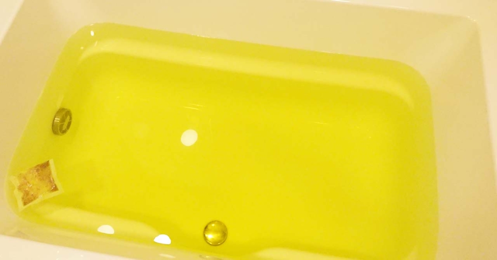 バスソルト＆ハーブ『空想バスルーム　週末のレモネード』入浴剤の湯
