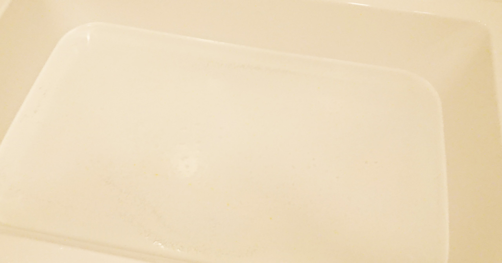 ぐっすりサポーター「goo suu pea グースーピー」シリーズの『カモミール＆シトラスミントの香り』薬用入浴剤の湯（泡）