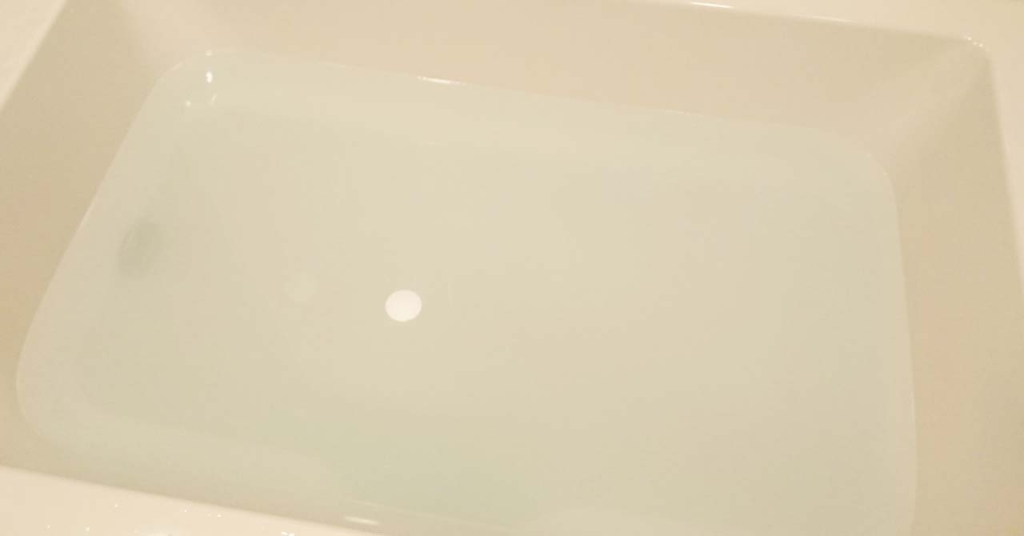 重曹＆エプソムソルト入浴剤「しっとりとろり。北海道ミルク風呂」の湯