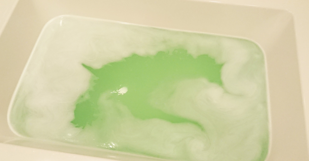 機能浴パウダーバス『さらりハーブ湯　重曹+酵素』入浴剤の湯（グリーン）