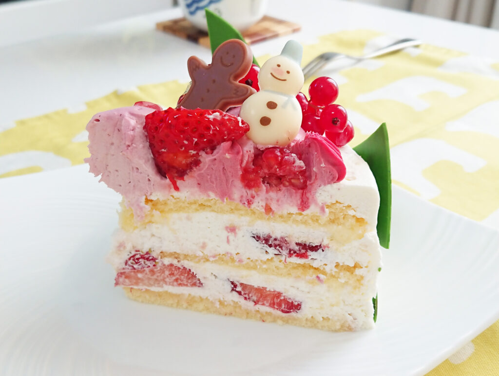 シャングリ・ラ東京のクリスマスケーキ2022のカット