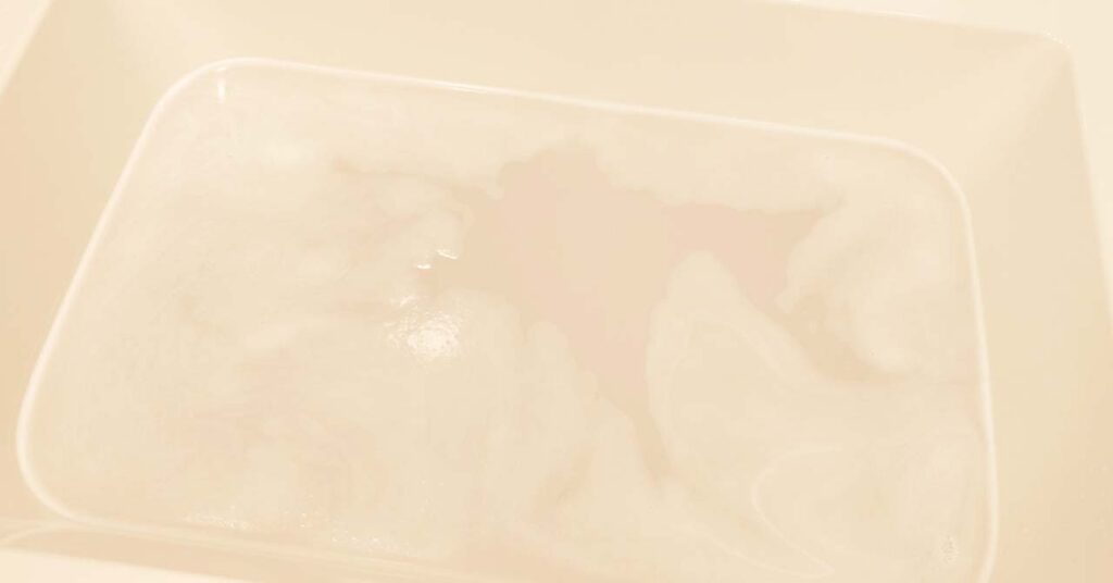 女の子シリーズ入浴剤『毛穴撫子 重曹白肌風呂』の湯